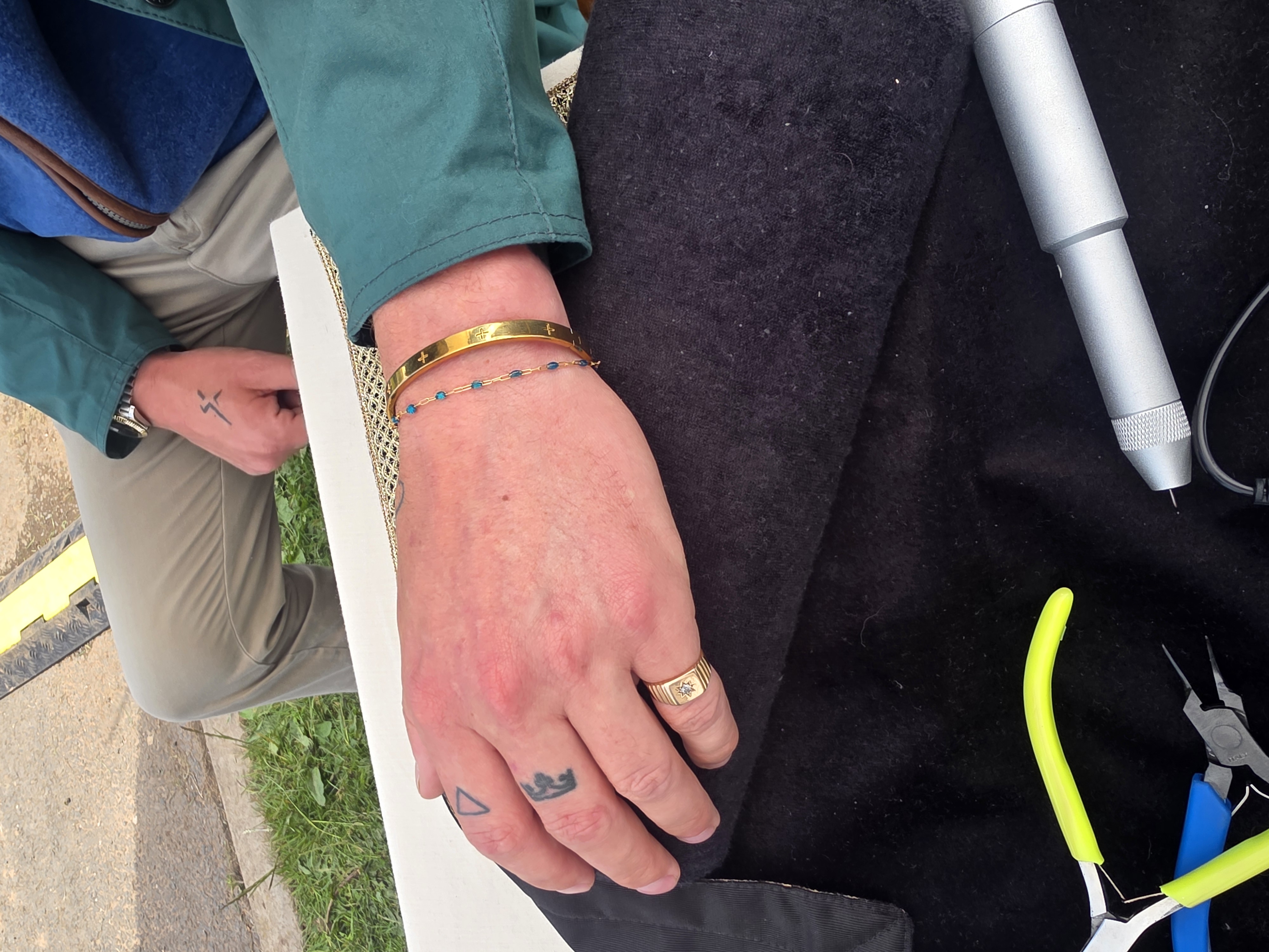 Permanent jewellery - bracelet, blue and gold chain detail