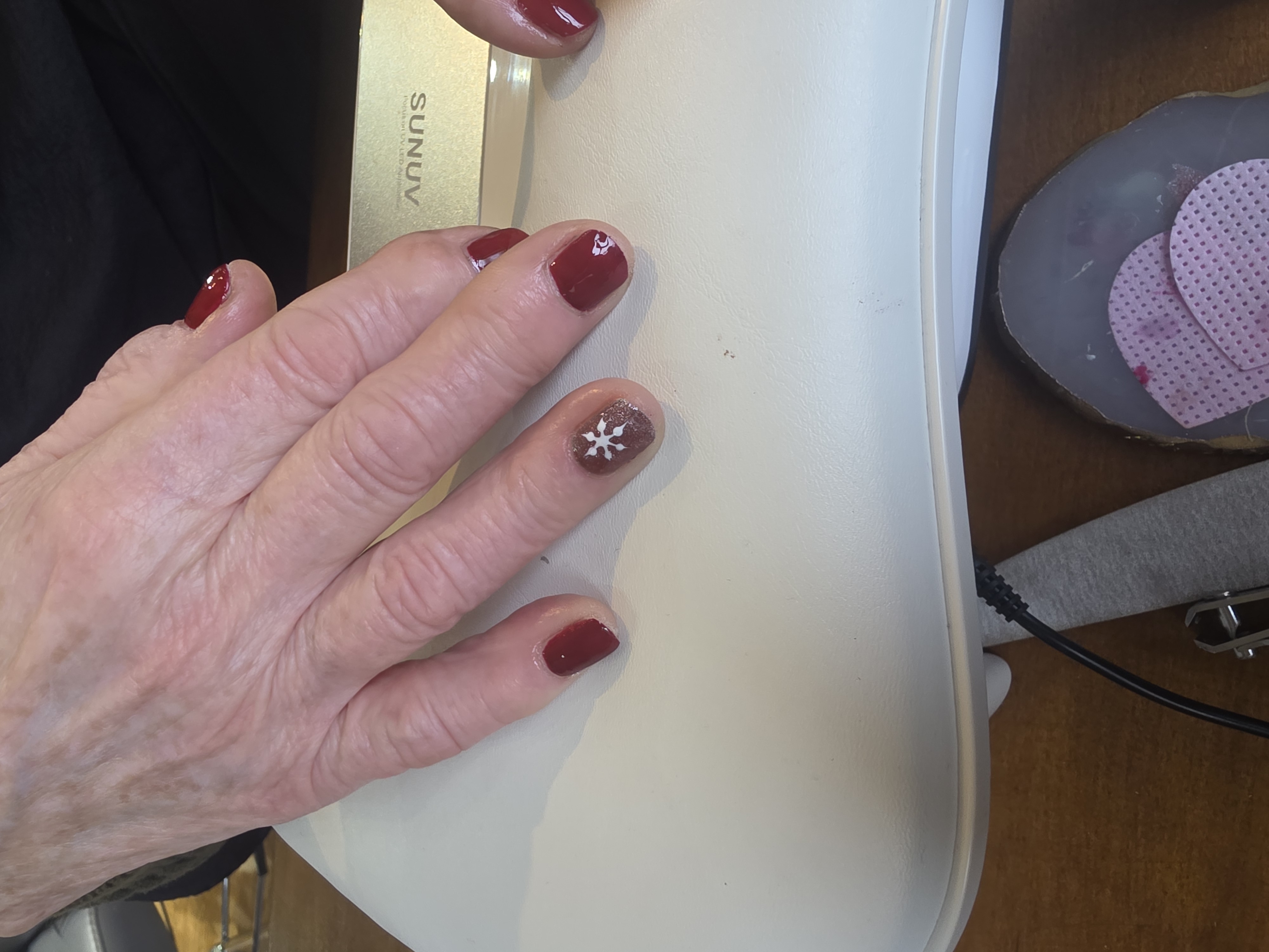 Nail set - red nails with snowflake