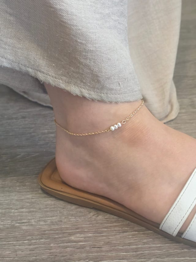 Permanent jewellery - anklet, gold pearl