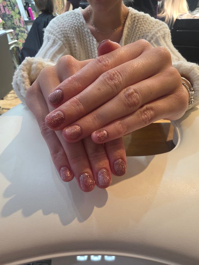 Nail set - pink sparkley nails