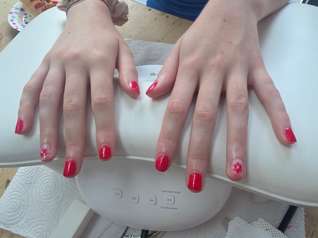 Nail set - red flower nails