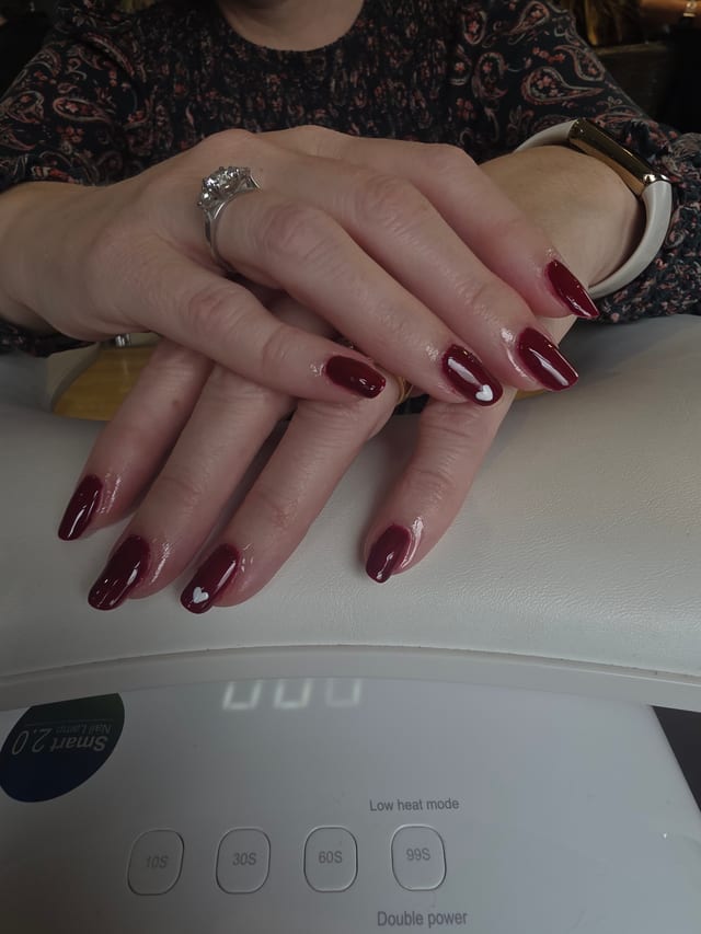 Nail set - red nails with white heart